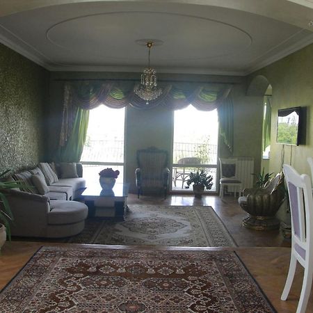 Hotel EZIO Chişinǎu Buitenkant foto