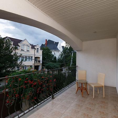 Hotel EZIO Chişinǎu Buitenkant foto
