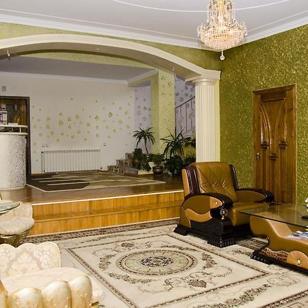 Hotel EZIO Chişinǎu Buitenkant foto