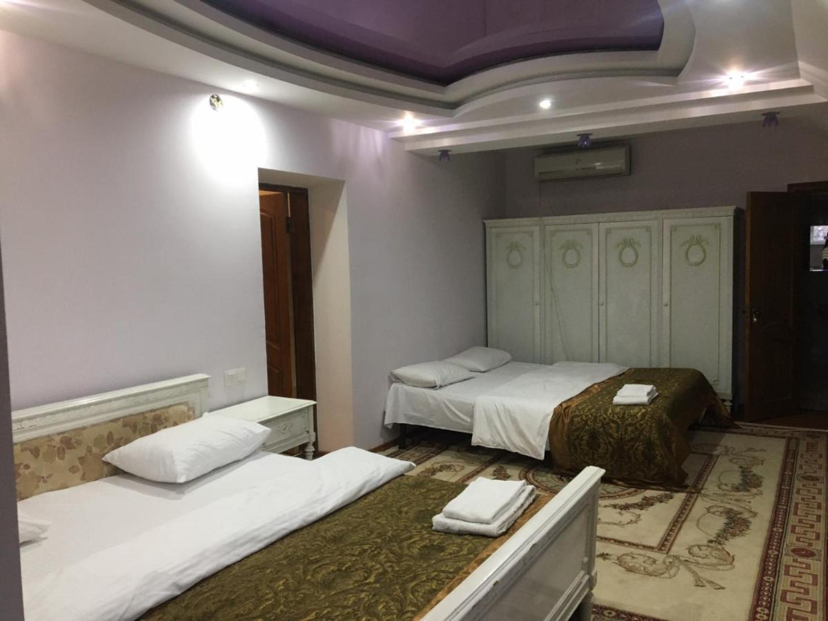 Hotel EZIO Chişinǎu Buitenkant foto
