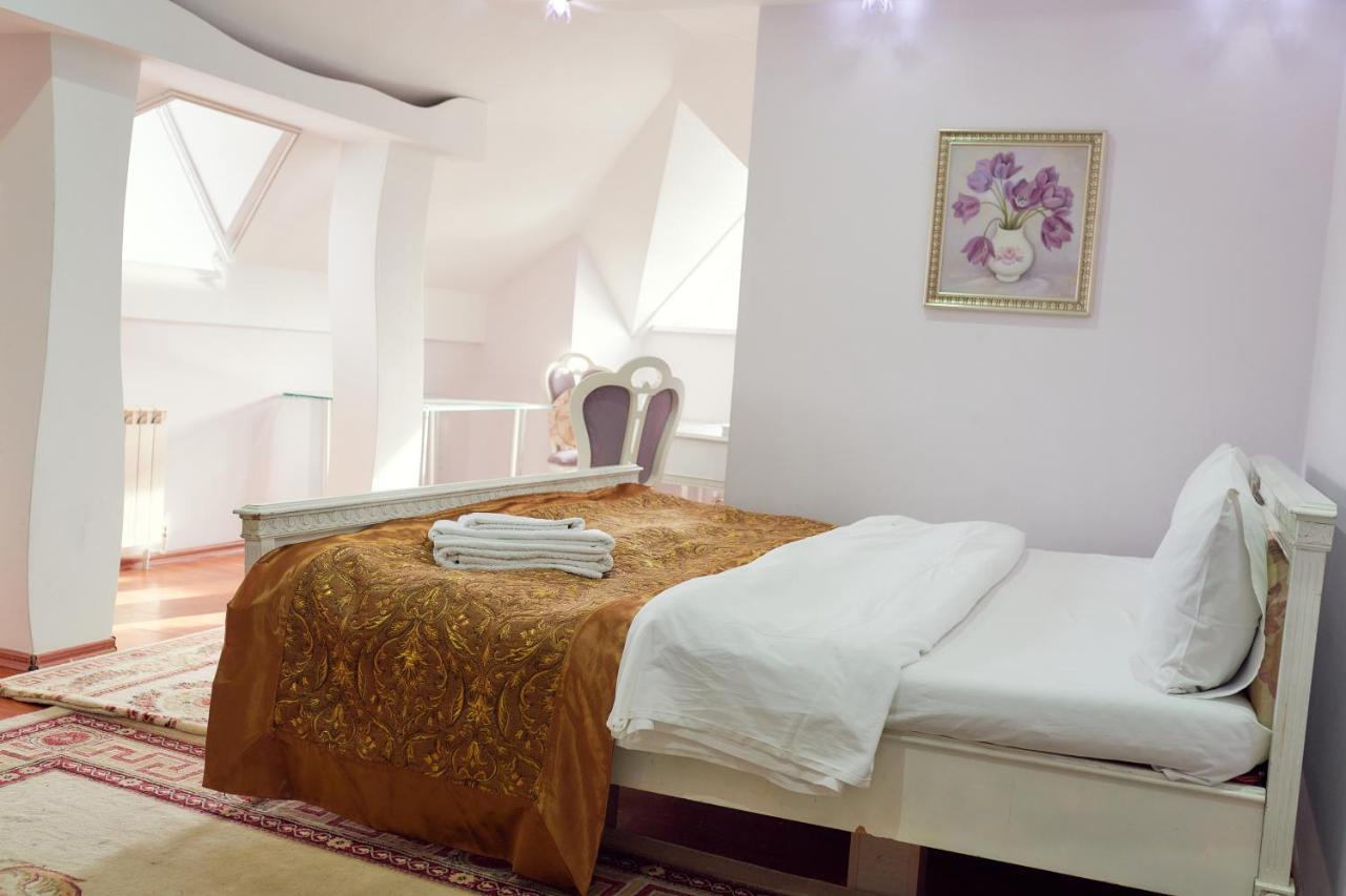 Hotel EZIO Chişinǎu Buitenkant foto