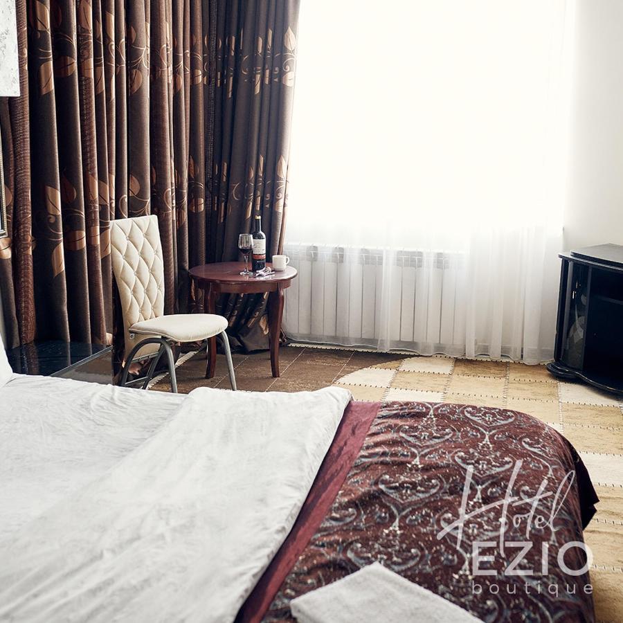 Hotel EZIO Chişinǎu Buitenkant foto
