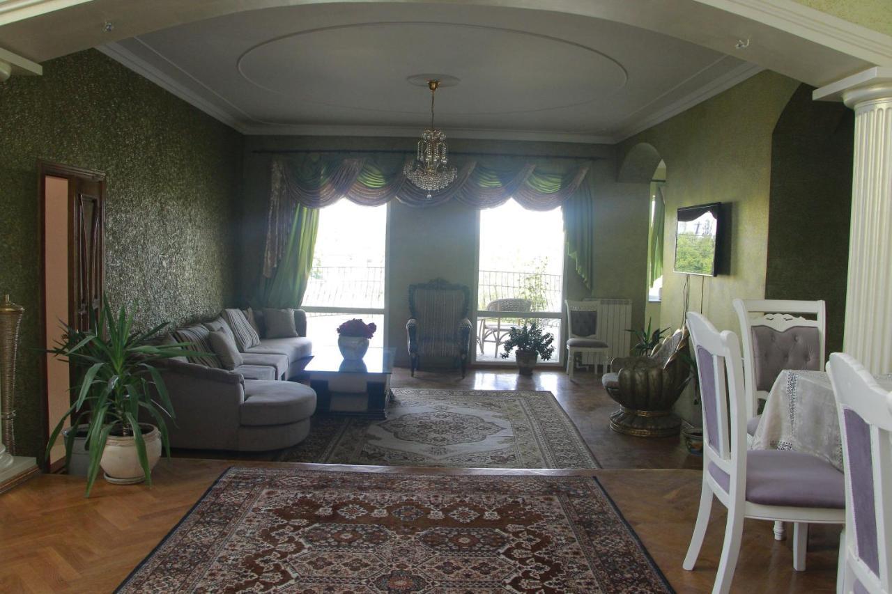 Hotel EZIO Chişinǎu Buitenkant foto