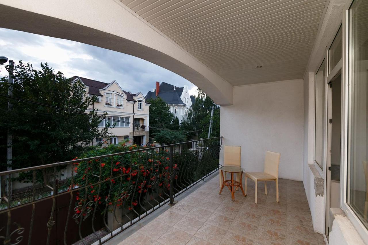 Hotel EZIO Chişinǎu Buitenkant foto