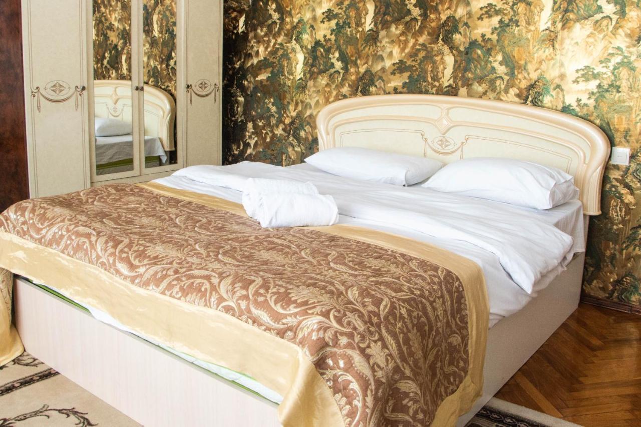 Hotel EZIO Chişinǎu Buitenkant foto