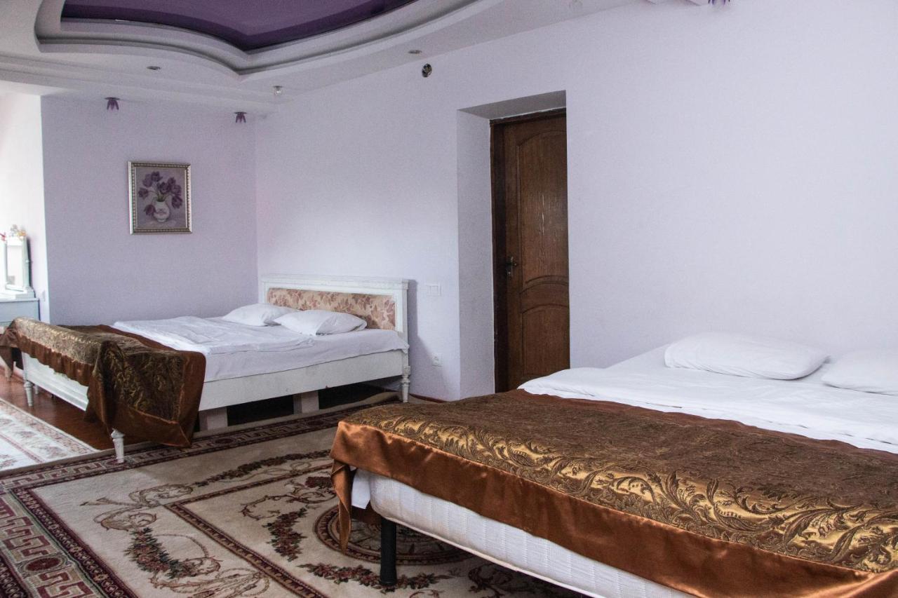 Hotel EZIO Chişinǎu Buitenkant foto