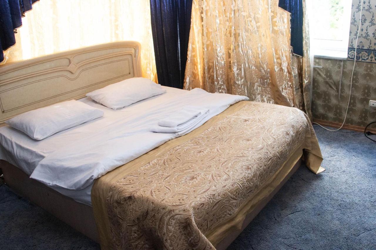 Hotel EZIO Chişinǎu Buitenkant foto