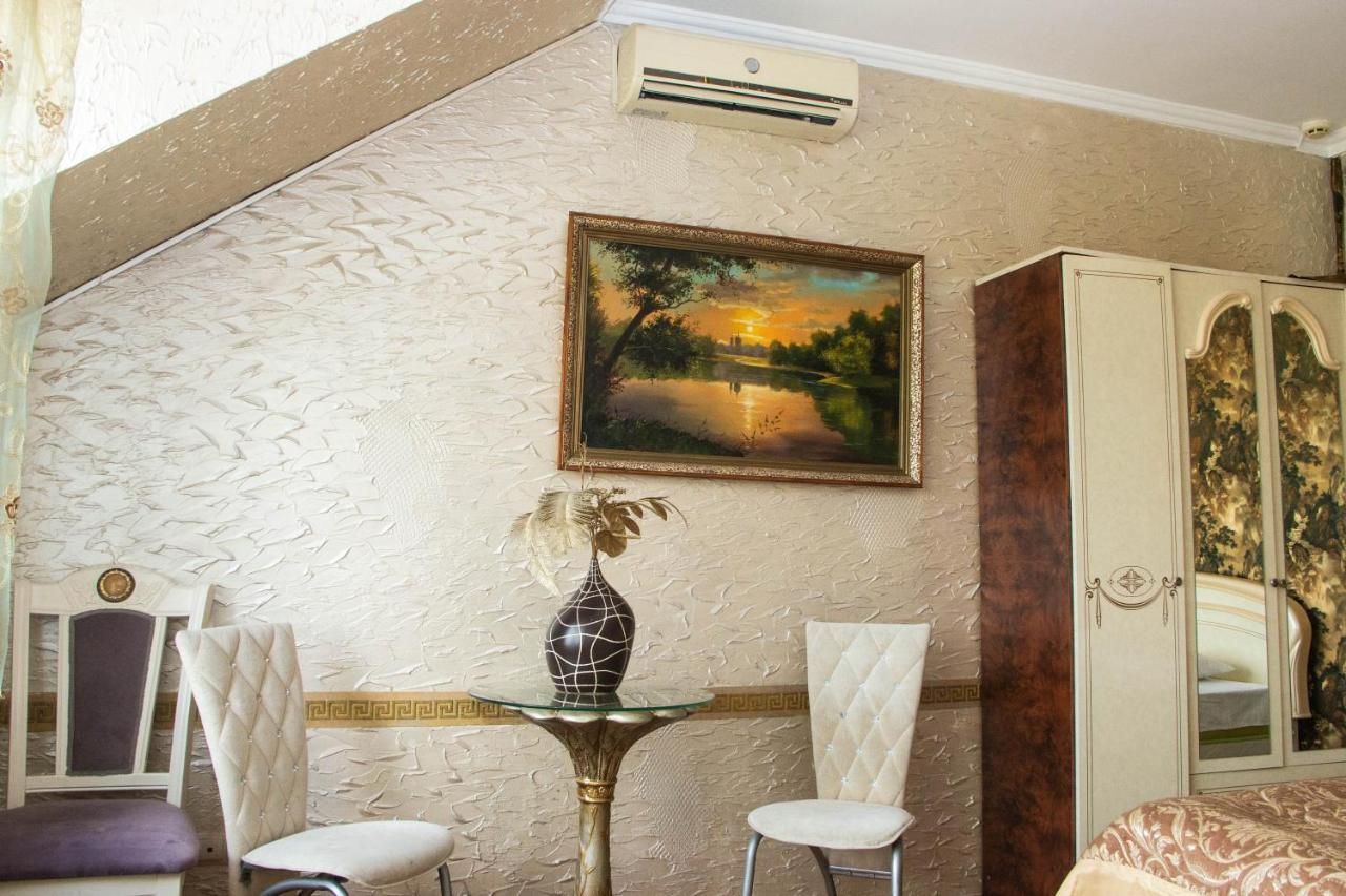 Hotel EZIO Chişinǎu Buitenkant foto