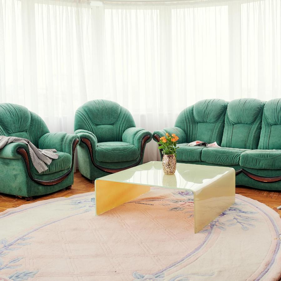 Hotel EZIO Chişinǎu Buitenkant foto