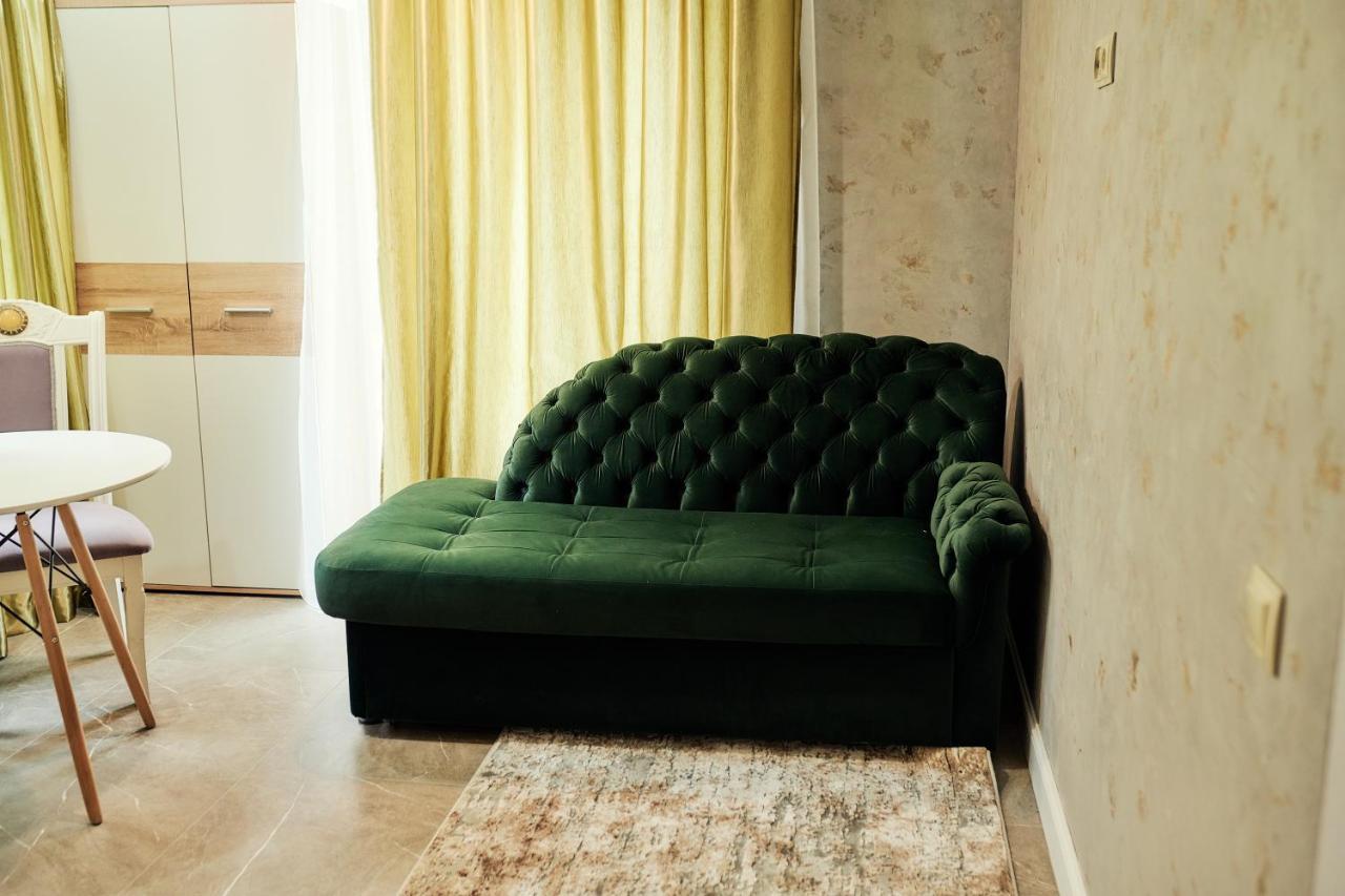 Hotel EZIO Chişinǎu Buitenkant foto