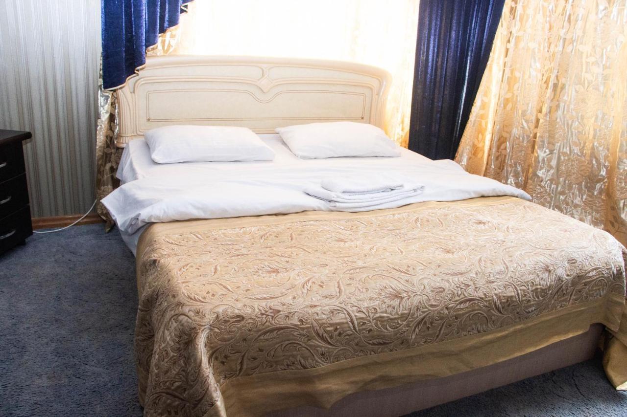 Hotel EZIO Chişinǎu Buitenkant foto