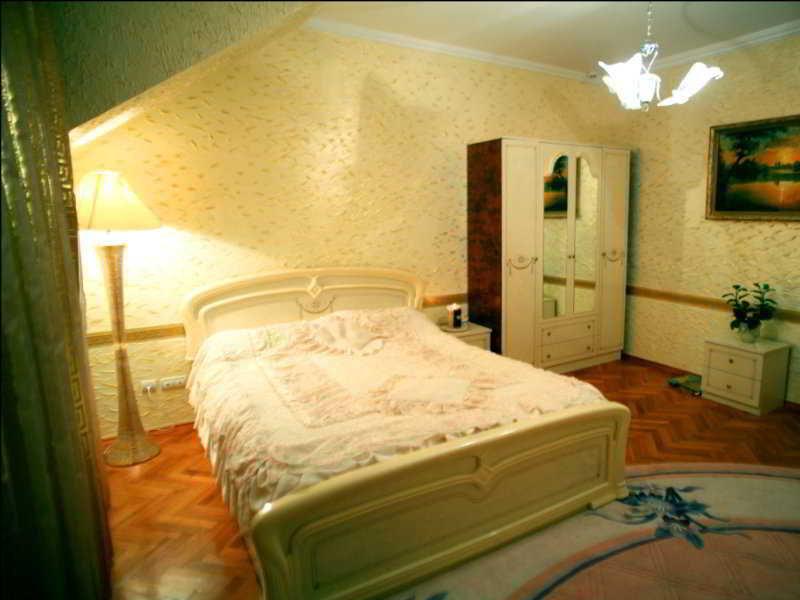 Hotel EZIO Chişinǎu Buitenkant foto
