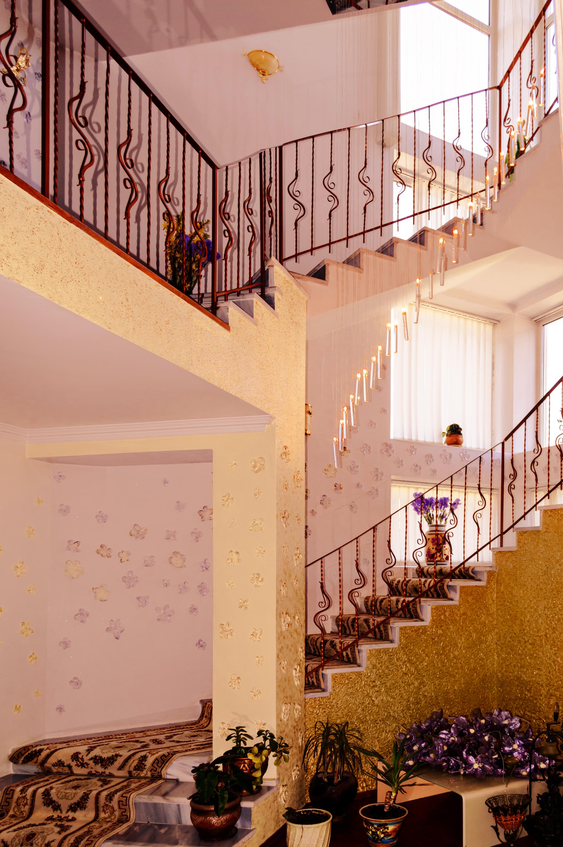 Hotel EZIO Chişinǎu Buitenkant foto