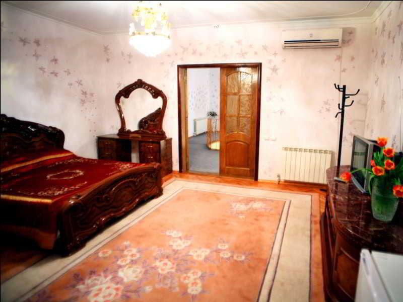 Hotel EZIO Chişinǎu Buitenkant foto