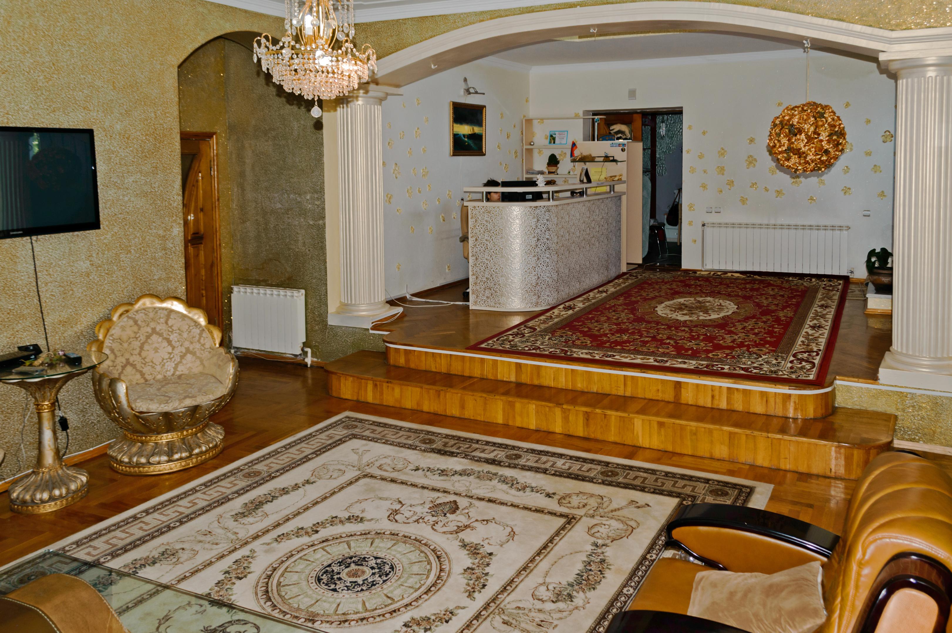 Hotel EZIO Chişinǎu Buitenkant foto