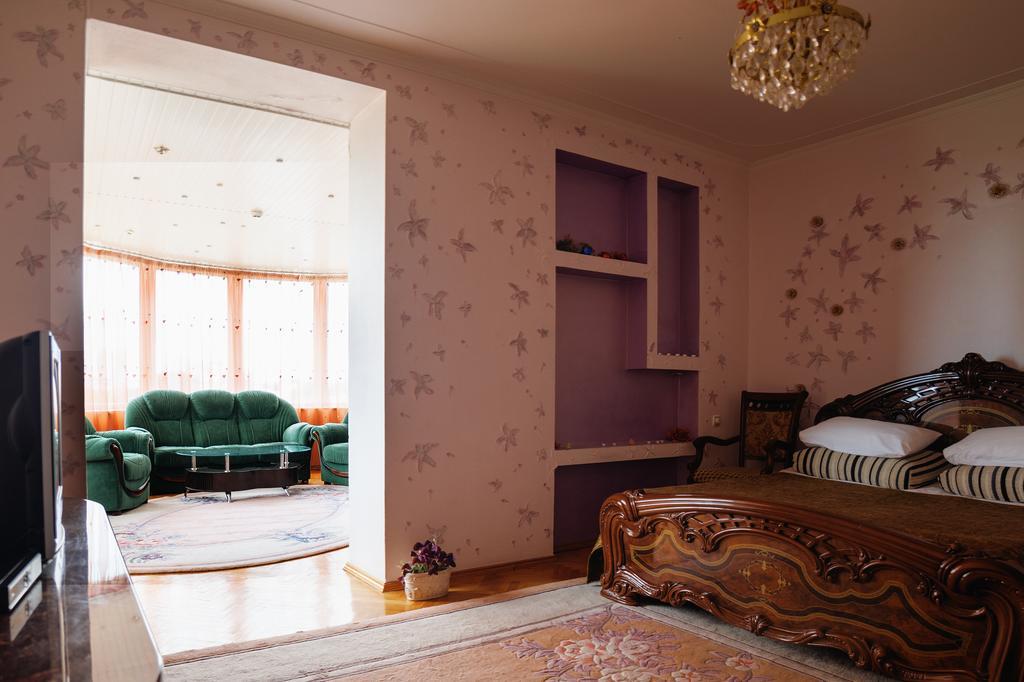 Hotel EZIO Chişinǎu Kamer foto