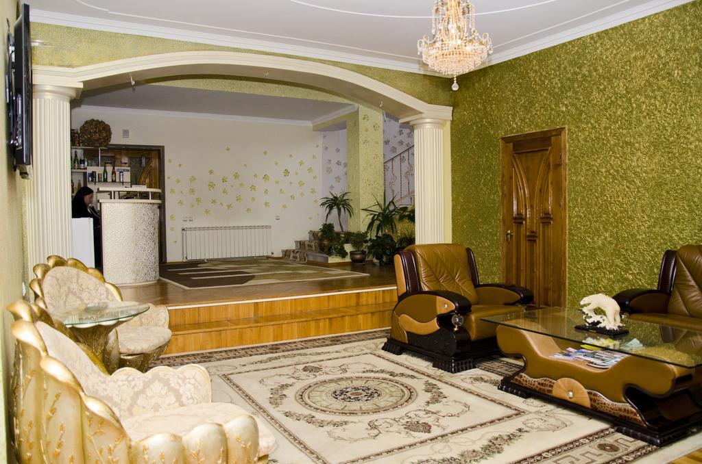 Hotel EZIO Chişinǎu Buitenkant foto