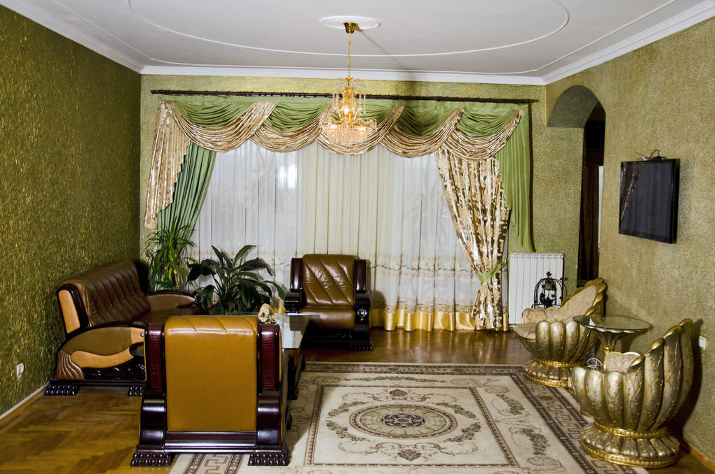 Hotel EZIO Chişinǎu Buitenkant foto