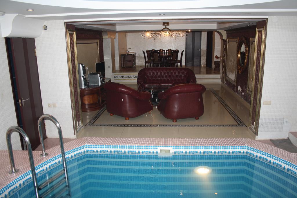 Hotel EZIO Chişinǎu Buitenkant foto