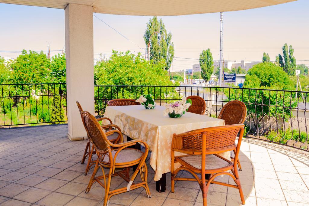 Hotel EZIO Chişinǎu Buitenkant foto