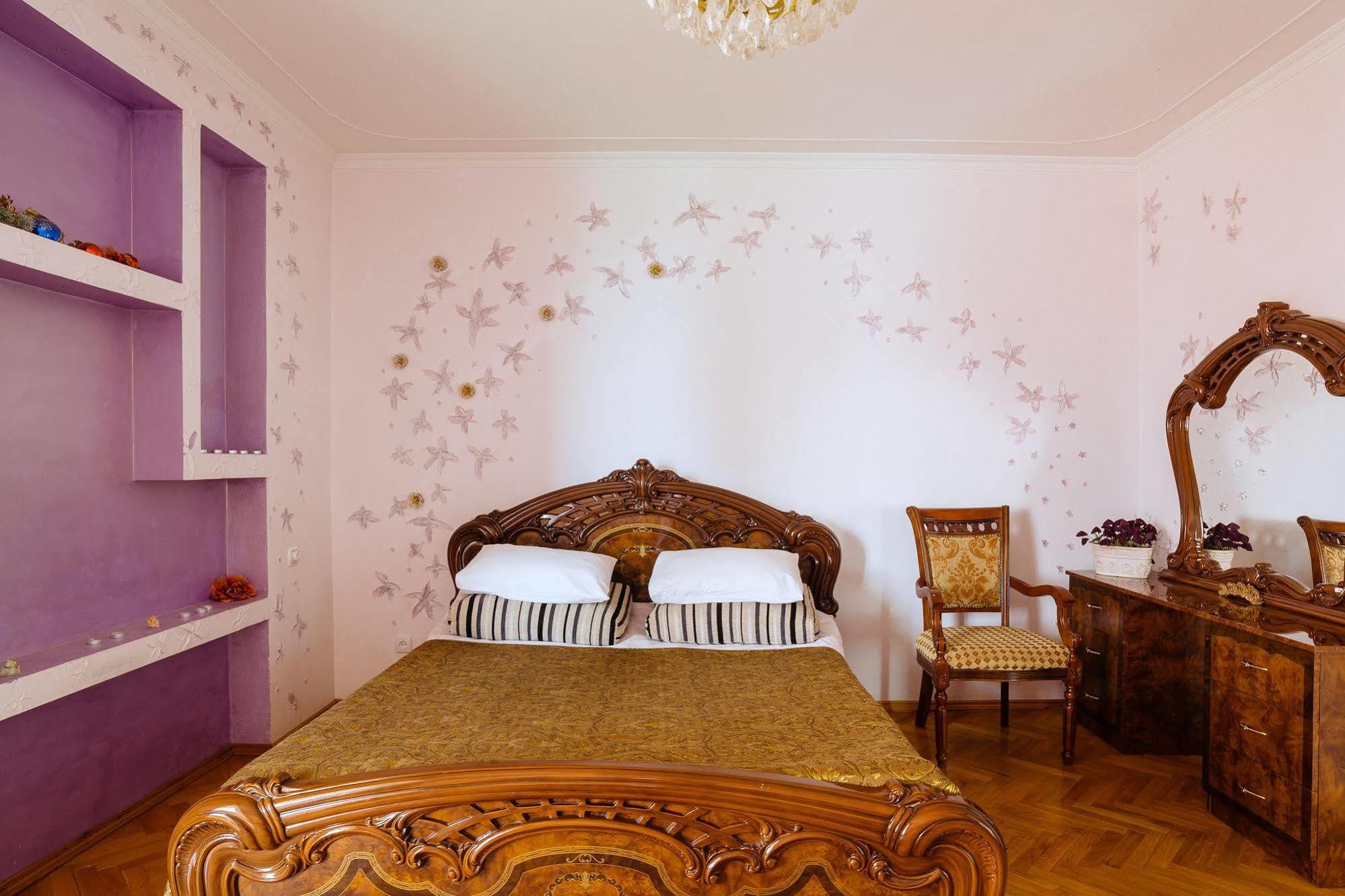 Hotel EZIO Chişinǎu Buitenkant foto