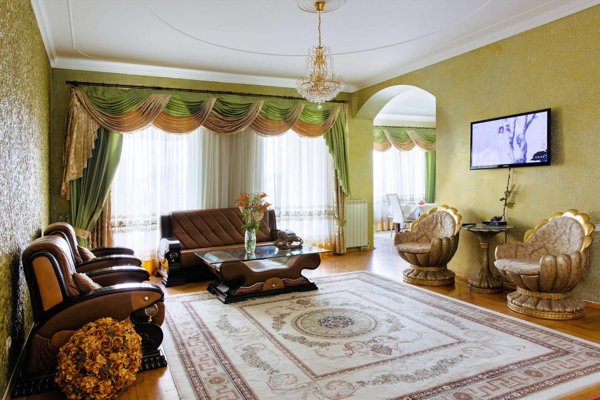 Hotel EZIO Chişinǎu Buitenkant foto