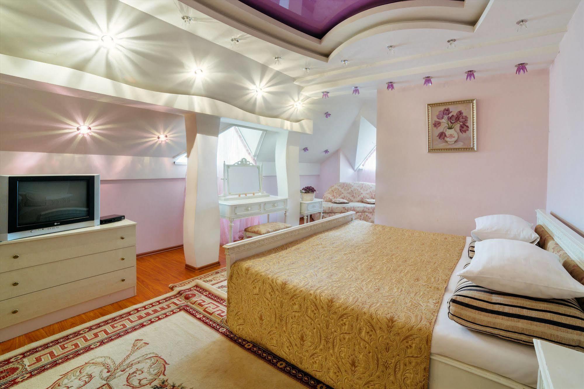 Hotel EZIO Chişinǎu Buitenkant foto