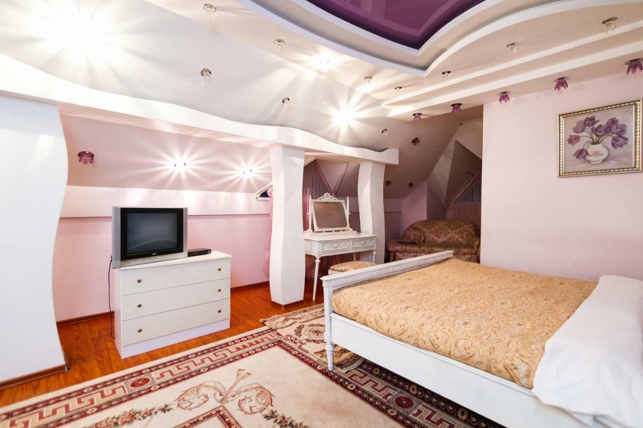 Hotel EZIO Chişinǎu Buitenkant foto